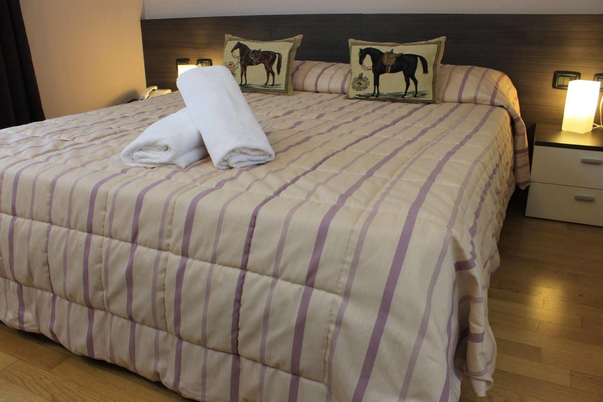Eq Hotel Travagliato Dış mekan fotoğraf