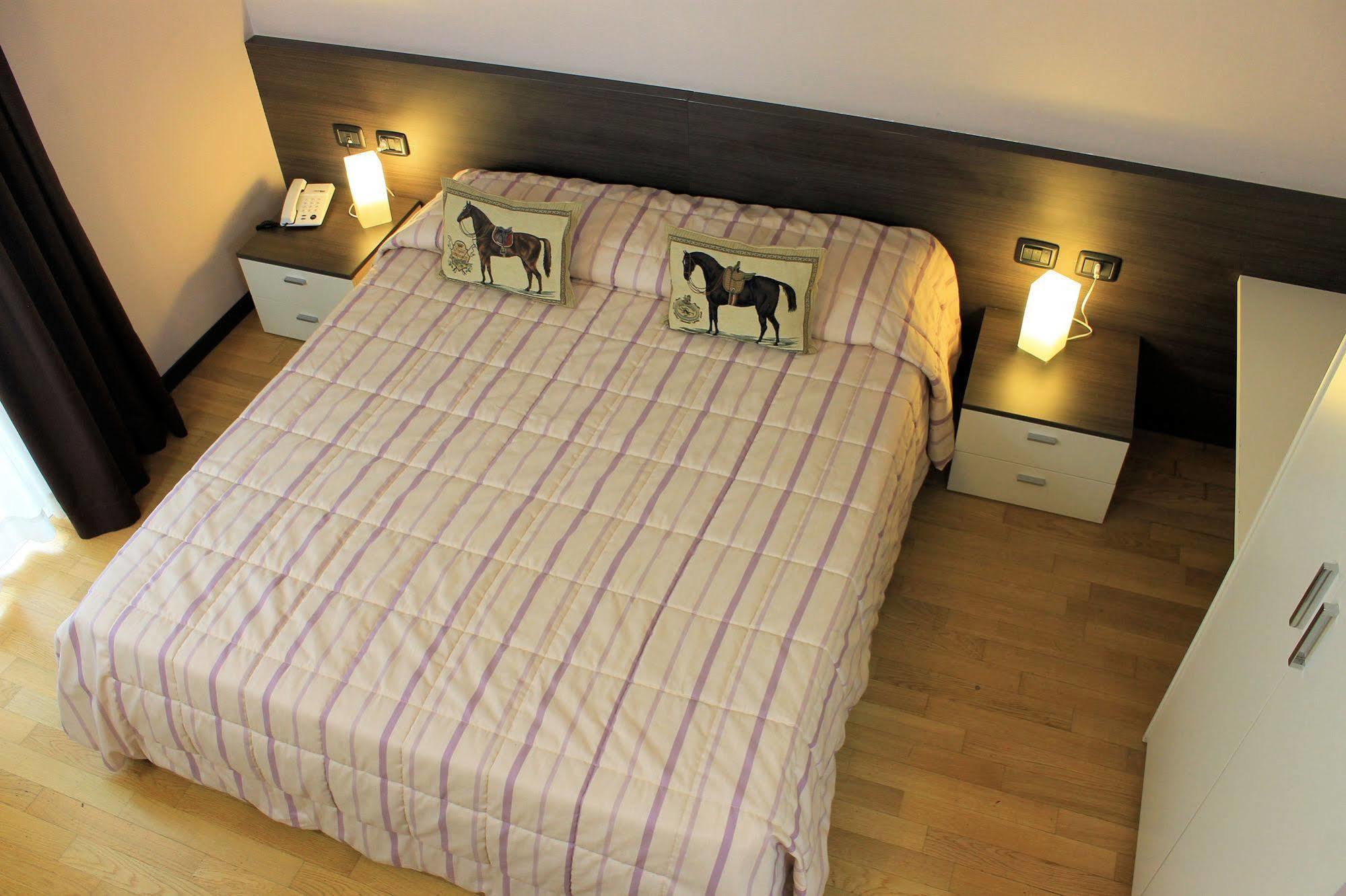 Eq Hotel Travagliato Dış mekan fotoğraf