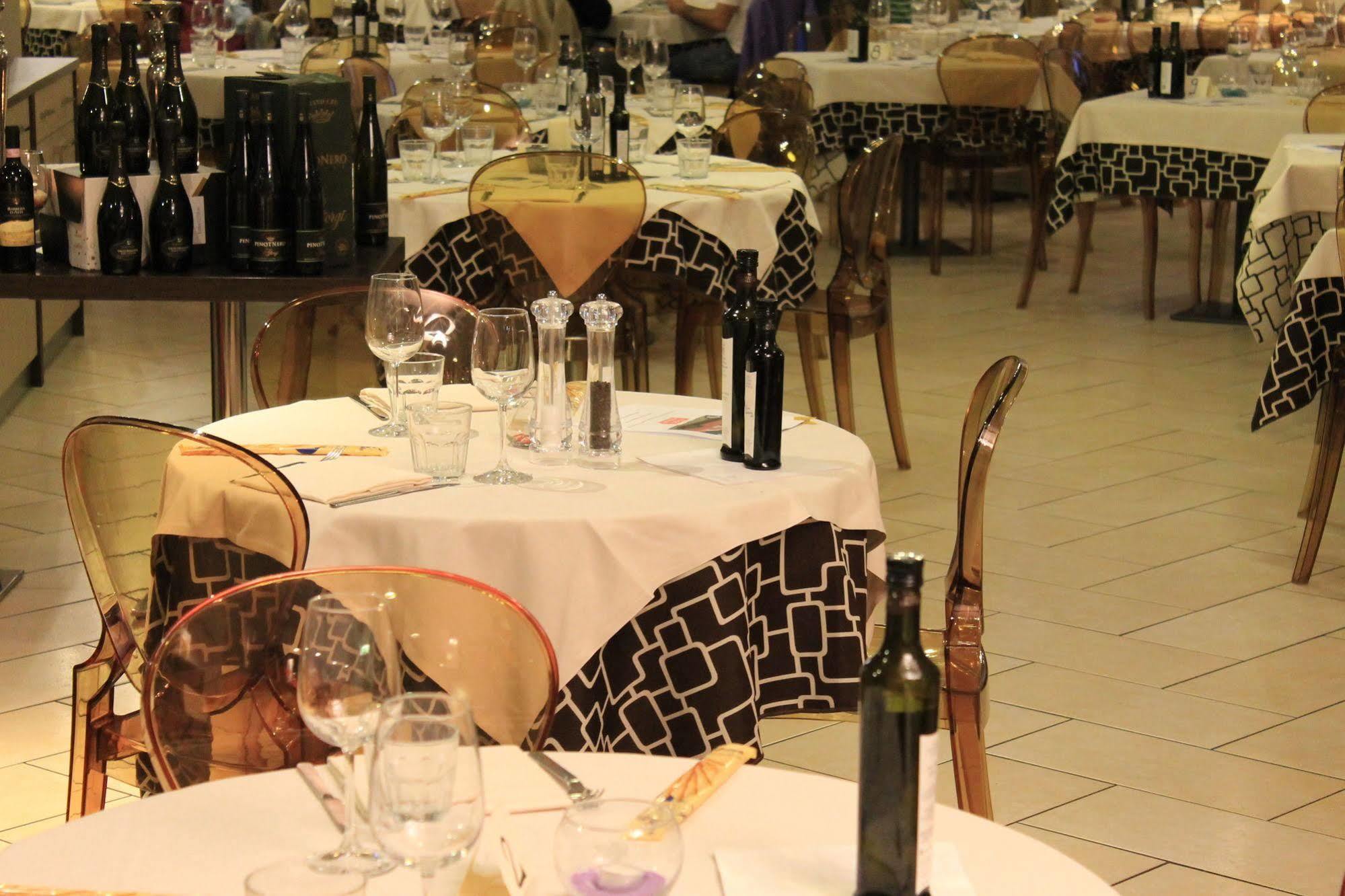 Eq Hotel Travagliato Dış mekan fotoğraf