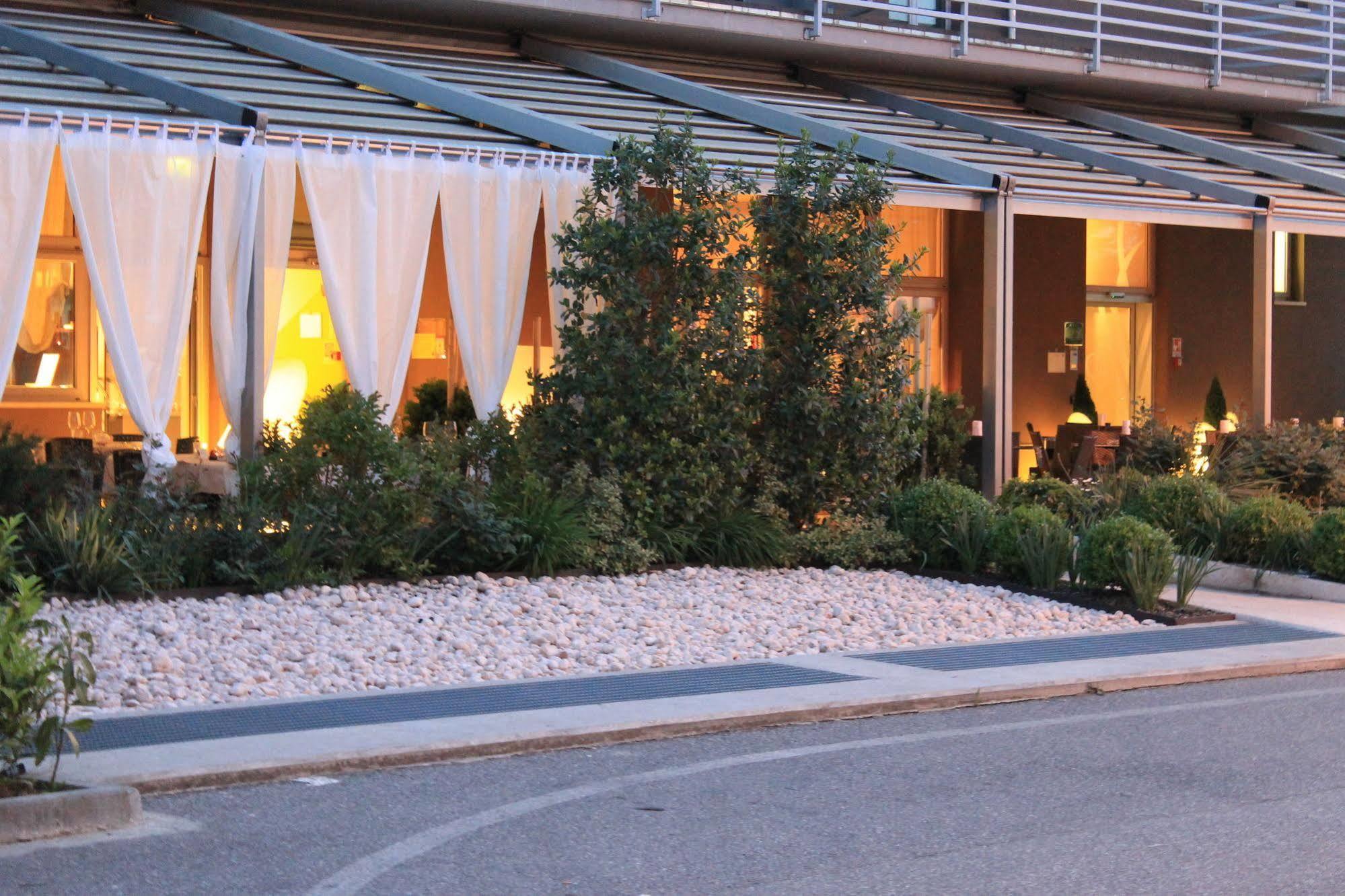 Eq Hotel Travagliato Dış mekan fotoğraf